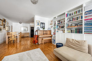 Living Room pic2- click for photo gallery